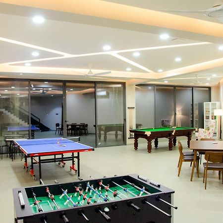 Pearl Lakeview Mansion By Stayvista - Lakeside Villa With Infinity Pool, Jacuzzi, In-House Theatre & Games Room Igatpuri Εξωτερικό φωτογραφία
