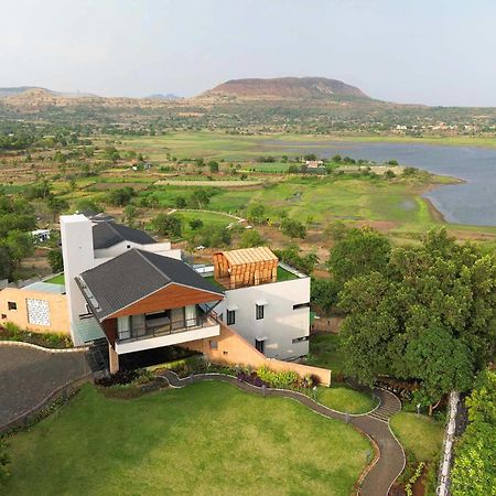 Pearl Lakeview Mansion By Stayvista - Lakeside Villa With Infinity Pool, Jacuzzi, In-House Theatre & Games Room Igatpuri Εξωτερικό φωτογραφία