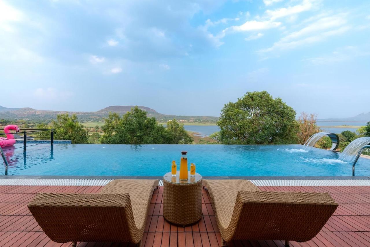 Pearl Lakeview Mansion By Stayvista - Lakeside Villa With Infinity Pool, Jacuzzi, In-House Theatre & Games Room Igatpuri Εξωτερικό φωτογραφία