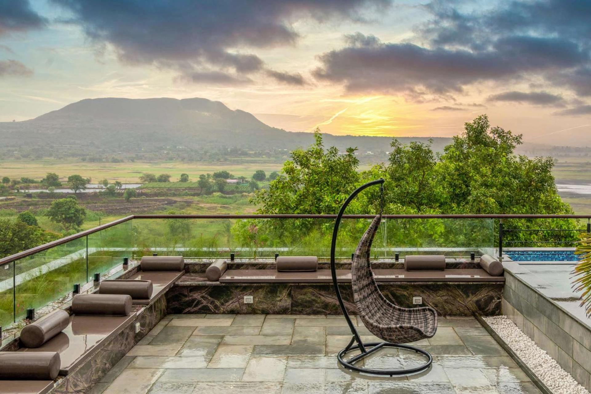 Pearl Lakeview Mansion By Stayvista - Lakeside Villa With Infinity Pool, Jacuzzi, In-House Theatre & Games Room Igatpuri Εξωτερικό φωτογραφία
