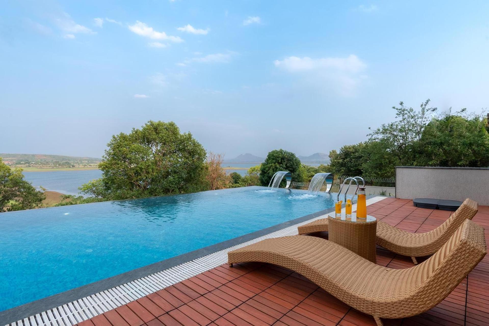 Pearl Lakeview Mansion By Stayvista - Lakeside Villa With Infinity Pool, Jacuzzi, In-House Theatre & Games Room Igatpuri Εξωτερικό φωτογραφία