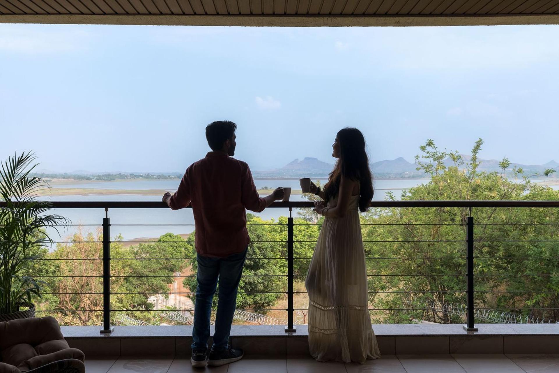 Pearl Lakeview Mansion By Stayvista - Lakeside Villa With Infinity Pool, Jacuzzi, In-House Theatre & Games Room Igatpuri Εξωτερικό φωτογραφία